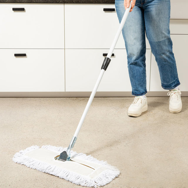 Choosing the Right Dust Mop: Tips for Effective Floor Cleaning