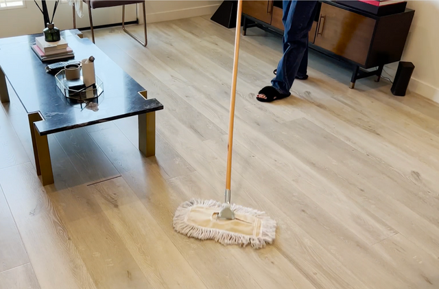 Dust Mopping Your Floors in 5 Easy Steps